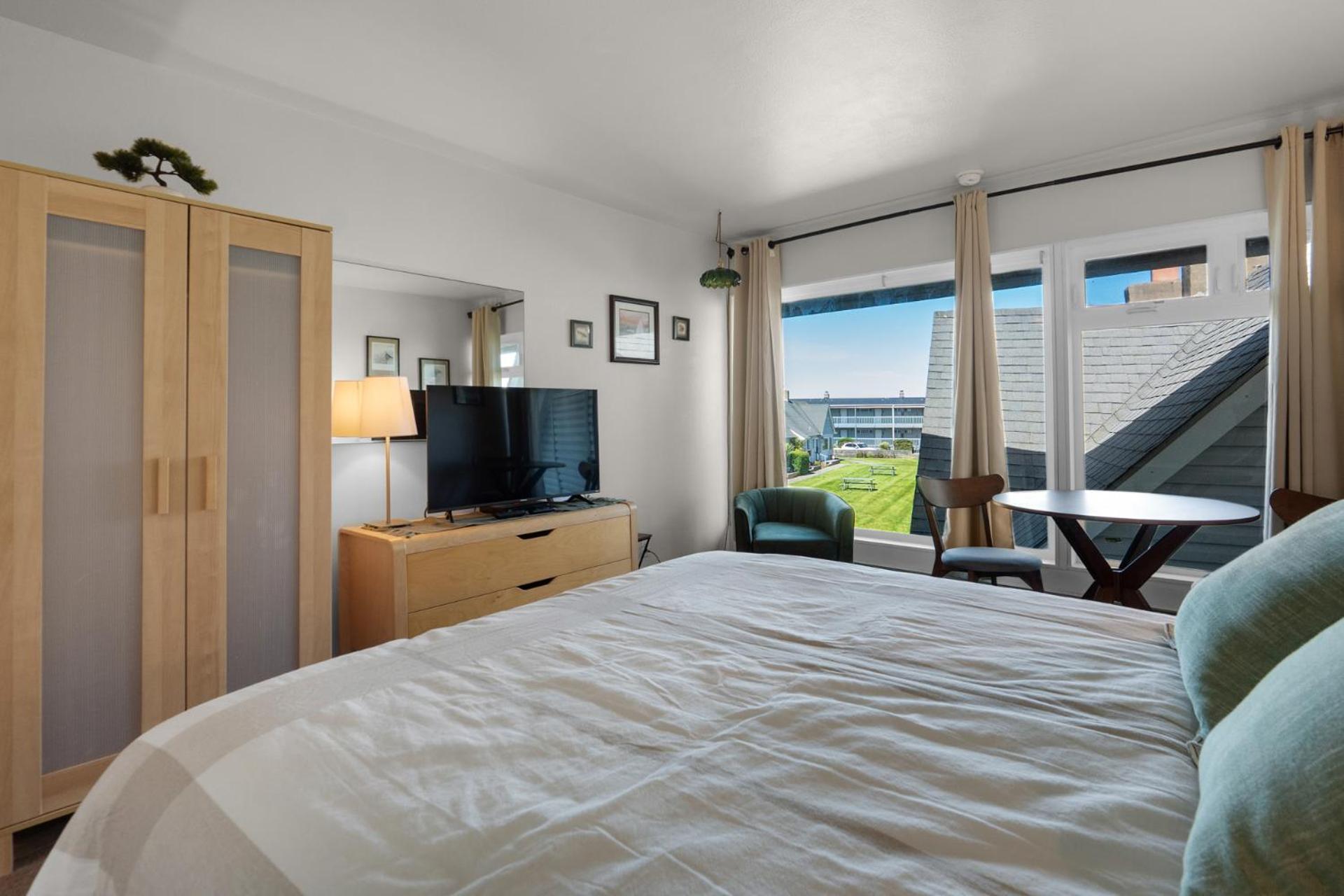 The Tides By The Sea Aparthotel Seaside Exterior photo